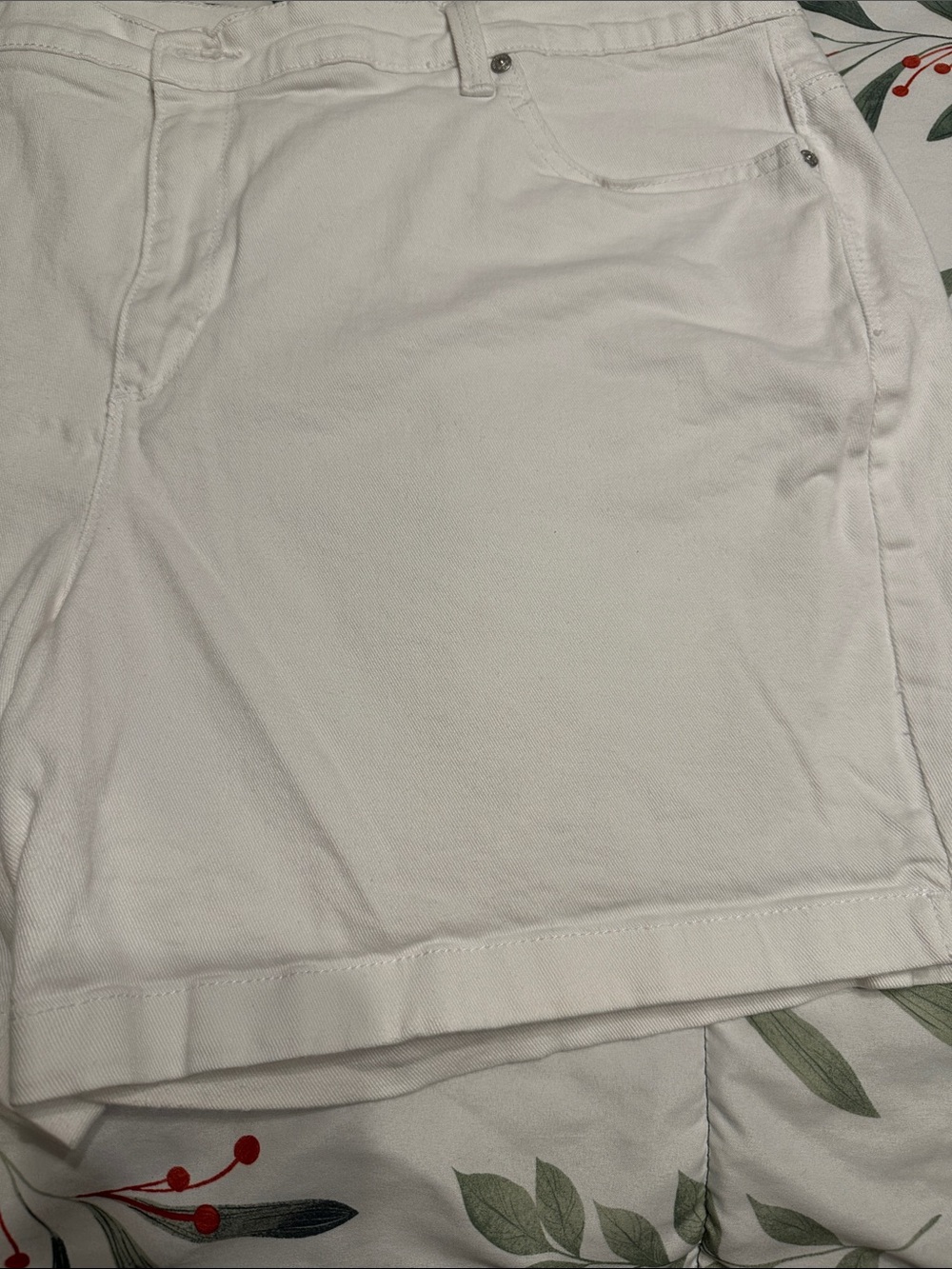Gloria Vanderbilt “Amanda” white Jean shorts, size 20W. - Picture 6 of 6
